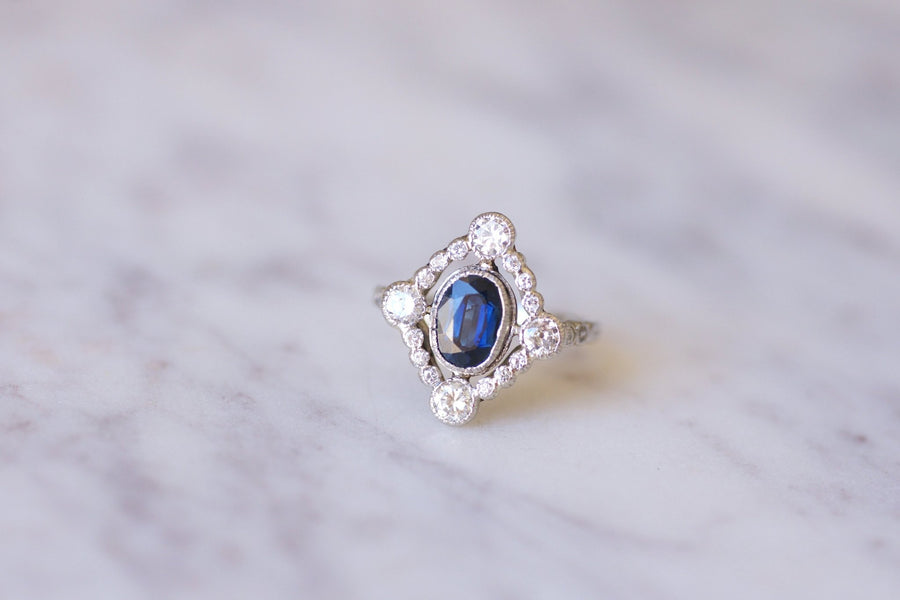 Belle Epoque sapphire engagement ring with diamonds on platinum - Galerie Pénélope