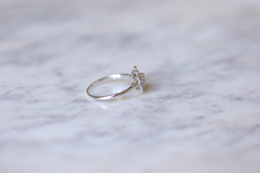 Art Deco daisy engagement ring in white gold and diamonds - Galerie Pénélope