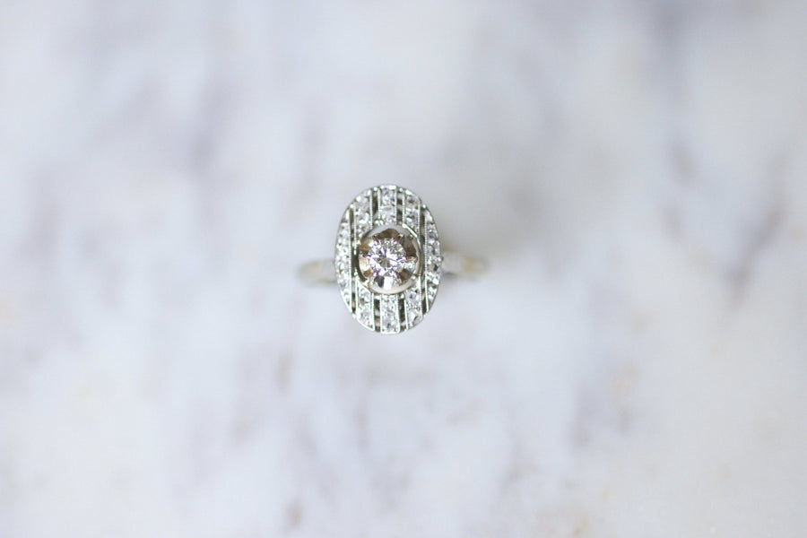 Oval Art Deco platinum, white gold and diamonds engagement ring - Galerie Pénélope