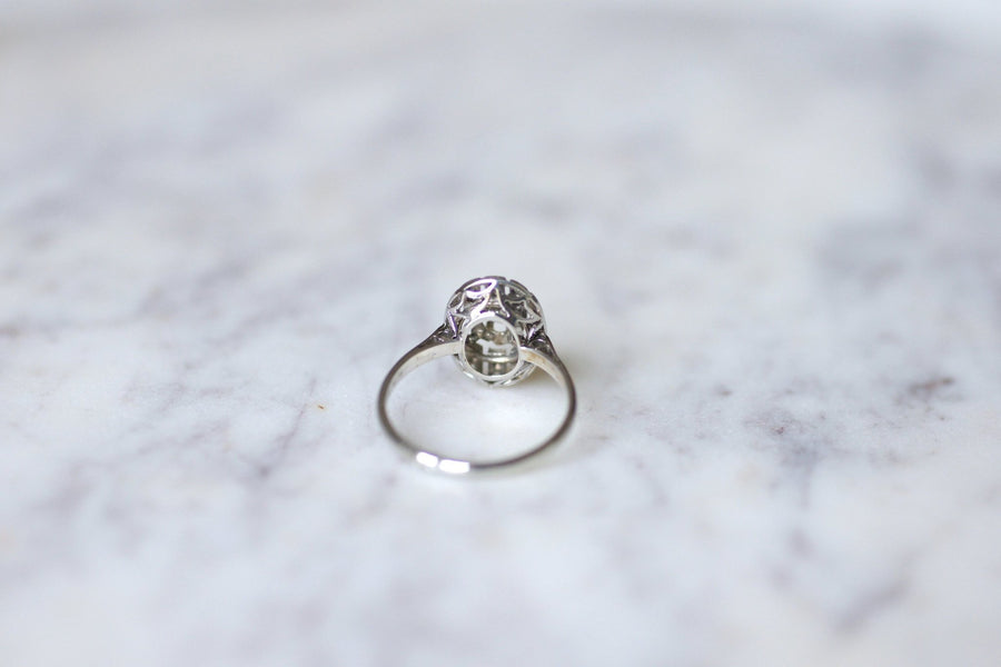 Oval Art Deco platinum, white gold and diamonds engagement ring - Galerie Pénélope