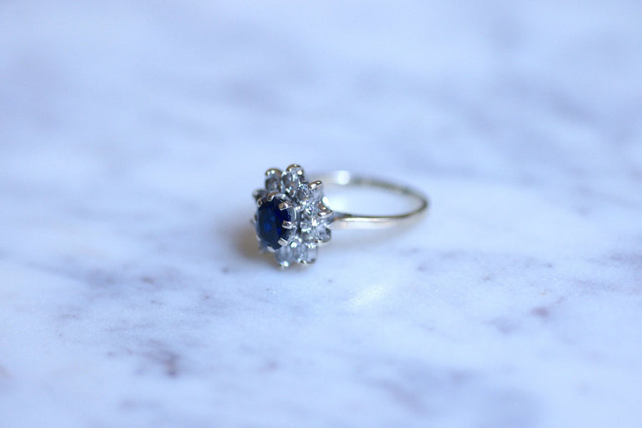 Sapphire engagement ring surrounded by diamonds on white gold - Galerie Pénélope