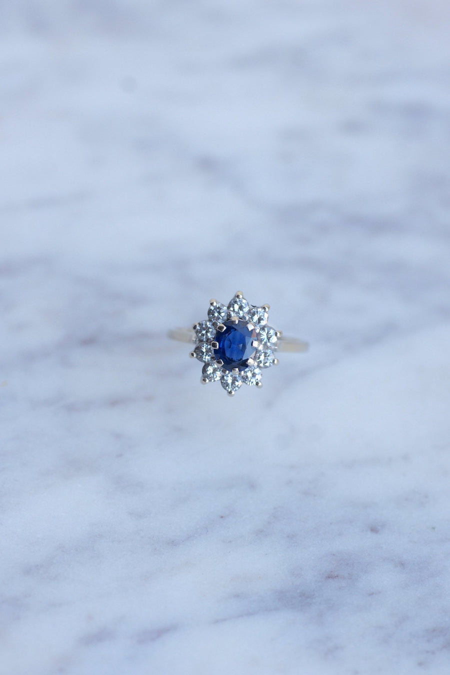 Sapphire engagement ring surrounded by diamonds on white gold - Galerie Pénélope