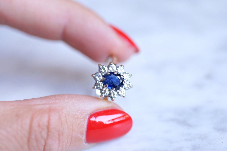 Sapphire engagement ring surrounded by diamonds on white gold - Galerie Pénélope
