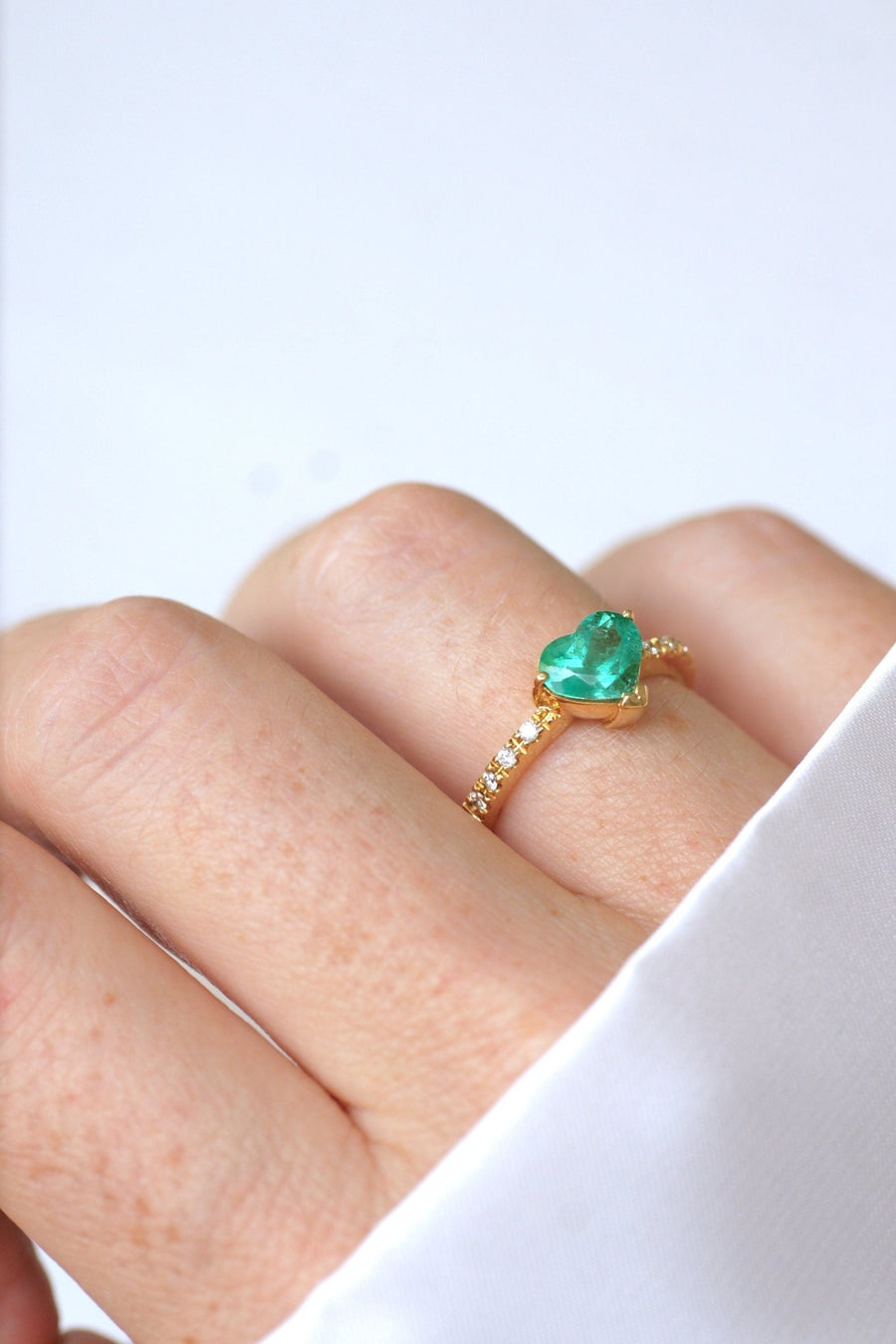Vintage engagement ring, emerald heart and diamonds on yellow gold - Penelope Gallery