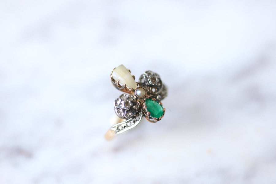 Antique Duchesse gold, emerald, diamond and milk tooth ring - Galerie Pénélope