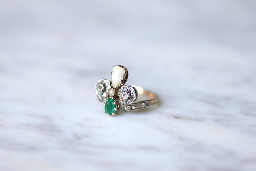 Antique Duchesse gold, emerald, diamond and milk tooth ring - Galerie Pénélope