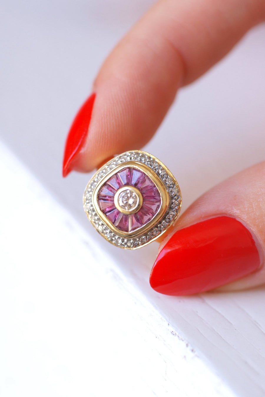 Yellow gold ring Art Deco style calibrated diamonds and rubies - Galerie Pénélope