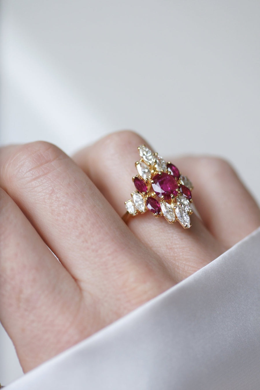 Marquise ruby and diamond wire ring - Galerie Pénélope