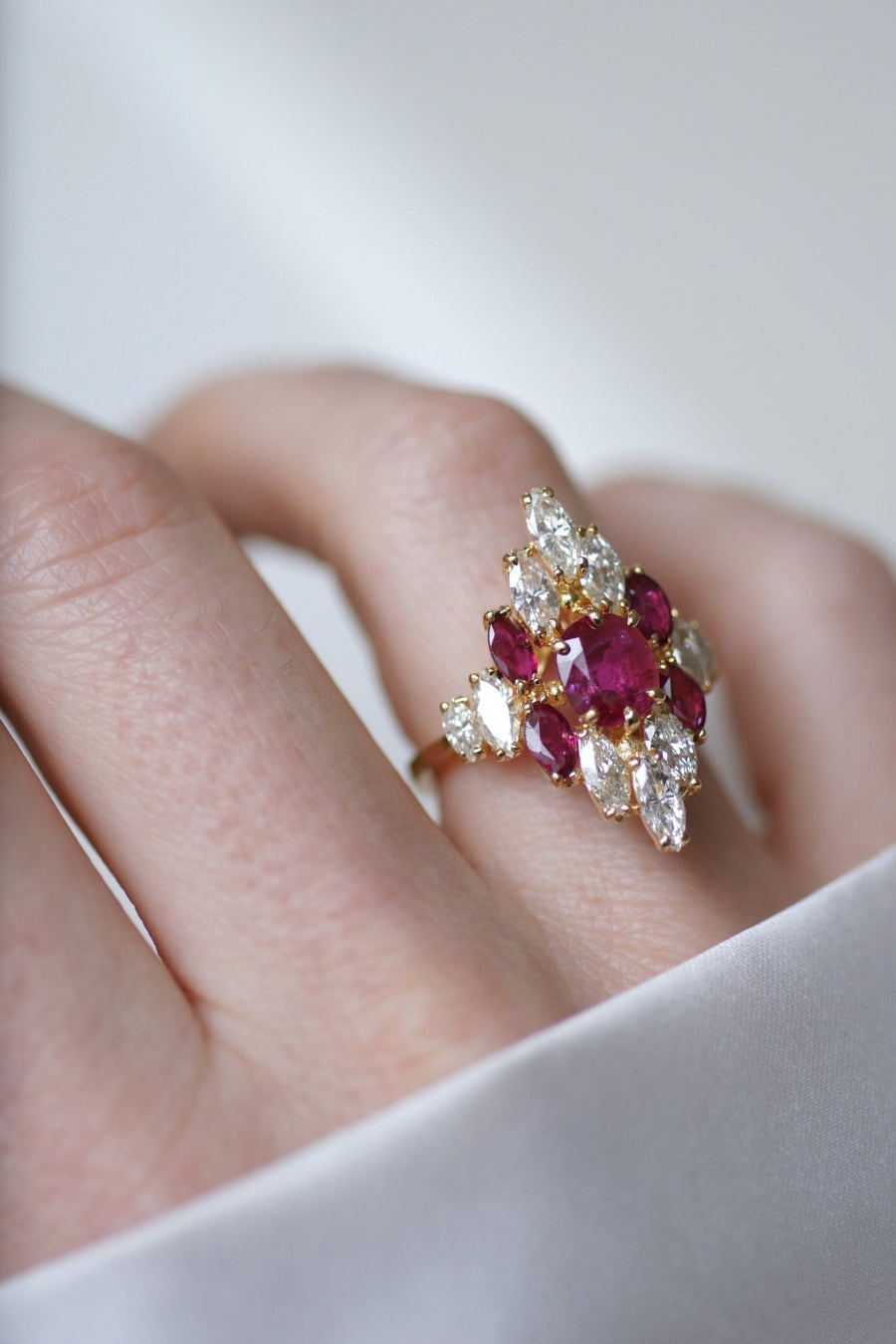 Marquise ruby and diamond wire ring - Galerie Pénélope