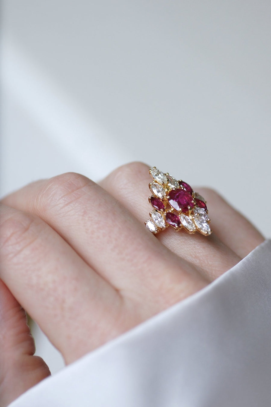 Marquise ruby and diamond wire ring - Galerie Pénélope