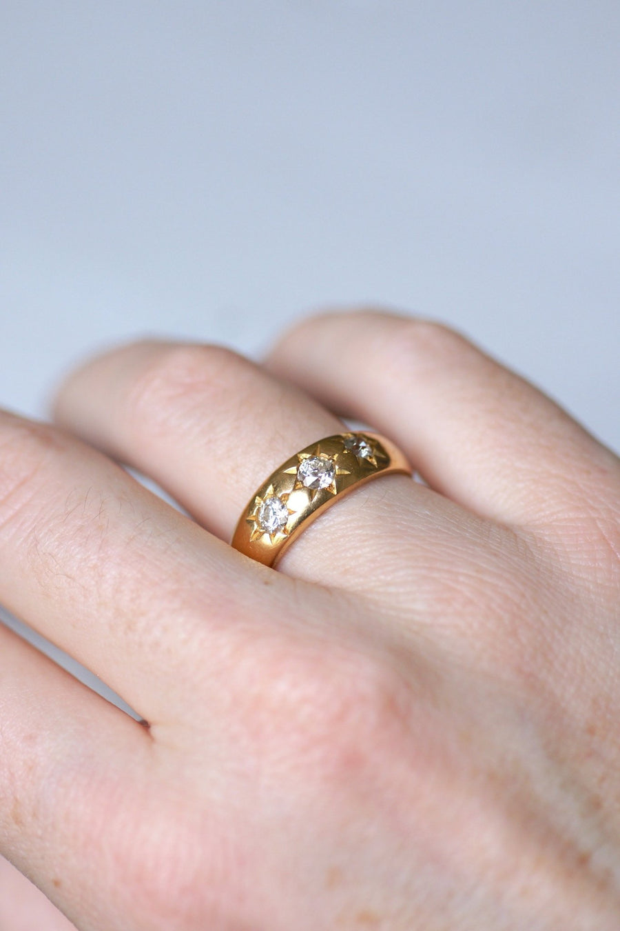 18Kt yellow gold and three diamonds Victorian rush ring - Galerie Pénélope