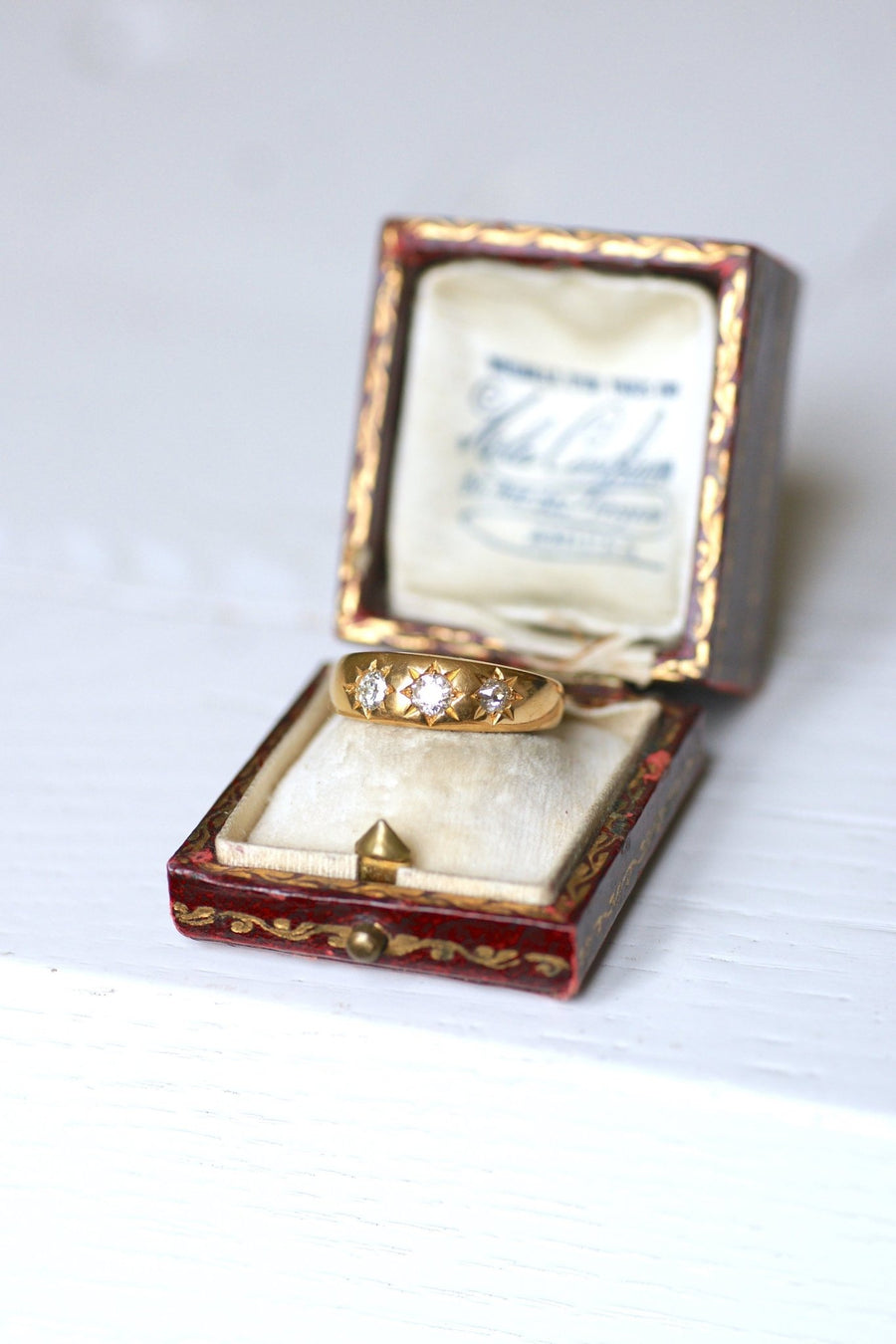 18Kt yellow gold and three diamonds Victorian rush ring - Galerie Pénélope