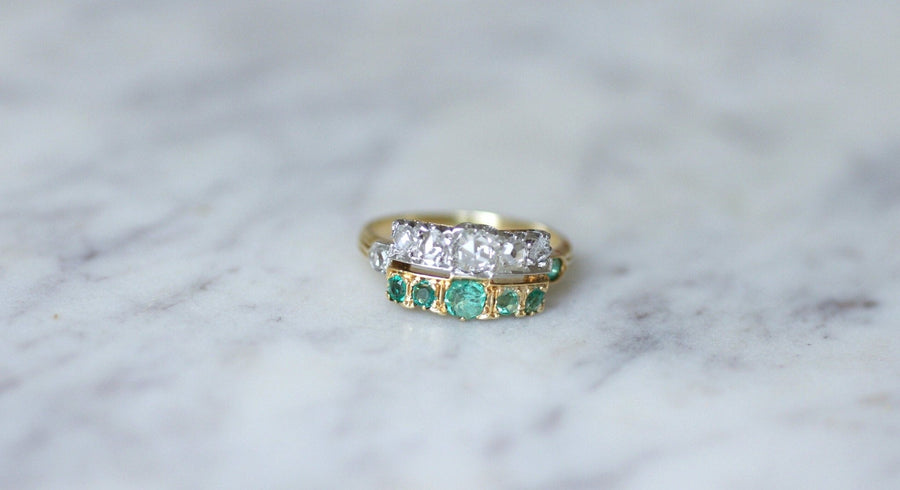 Line ring with diamonds and emeralds - Galerie Pénélope