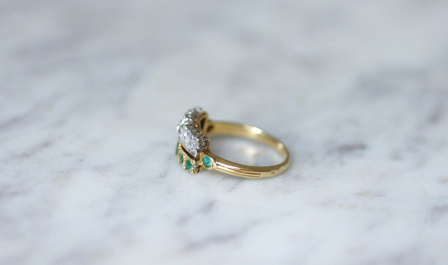 Line ring with diamonds and emeralds - Galerie Pénélope