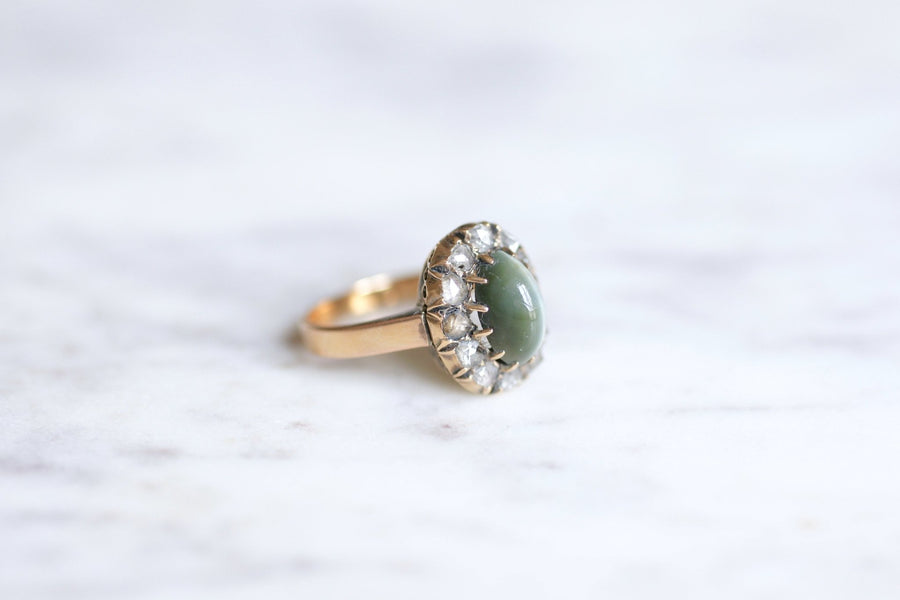 Antique chrysoberyl cat's eye daisy ring surrounded by diamonds on pink gold - Galerie Pénélope