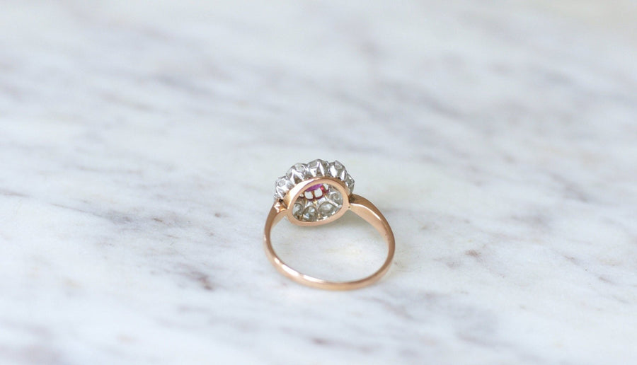 Antique daisy ring pink sapphire surrounded by diamonds on pink gold - Penelope Gallery