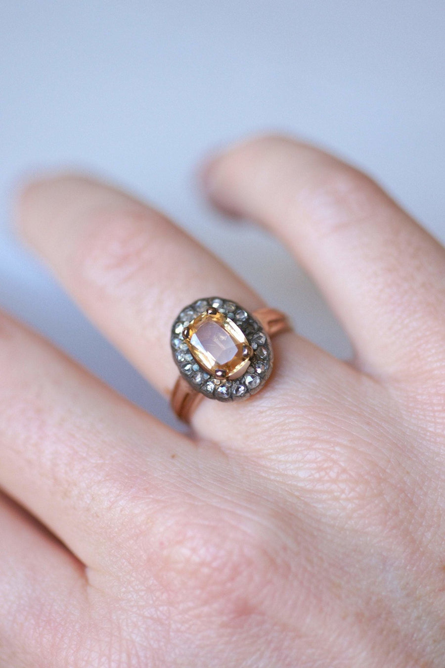 Antique imperial topaz daisy ring surrounded by diamonds - Galerie Pénélope