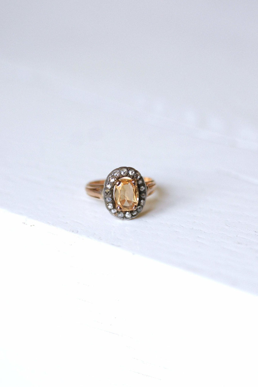 Antique imperial topaz daisy ring surrounded by diamonds - Galerie Pénélope