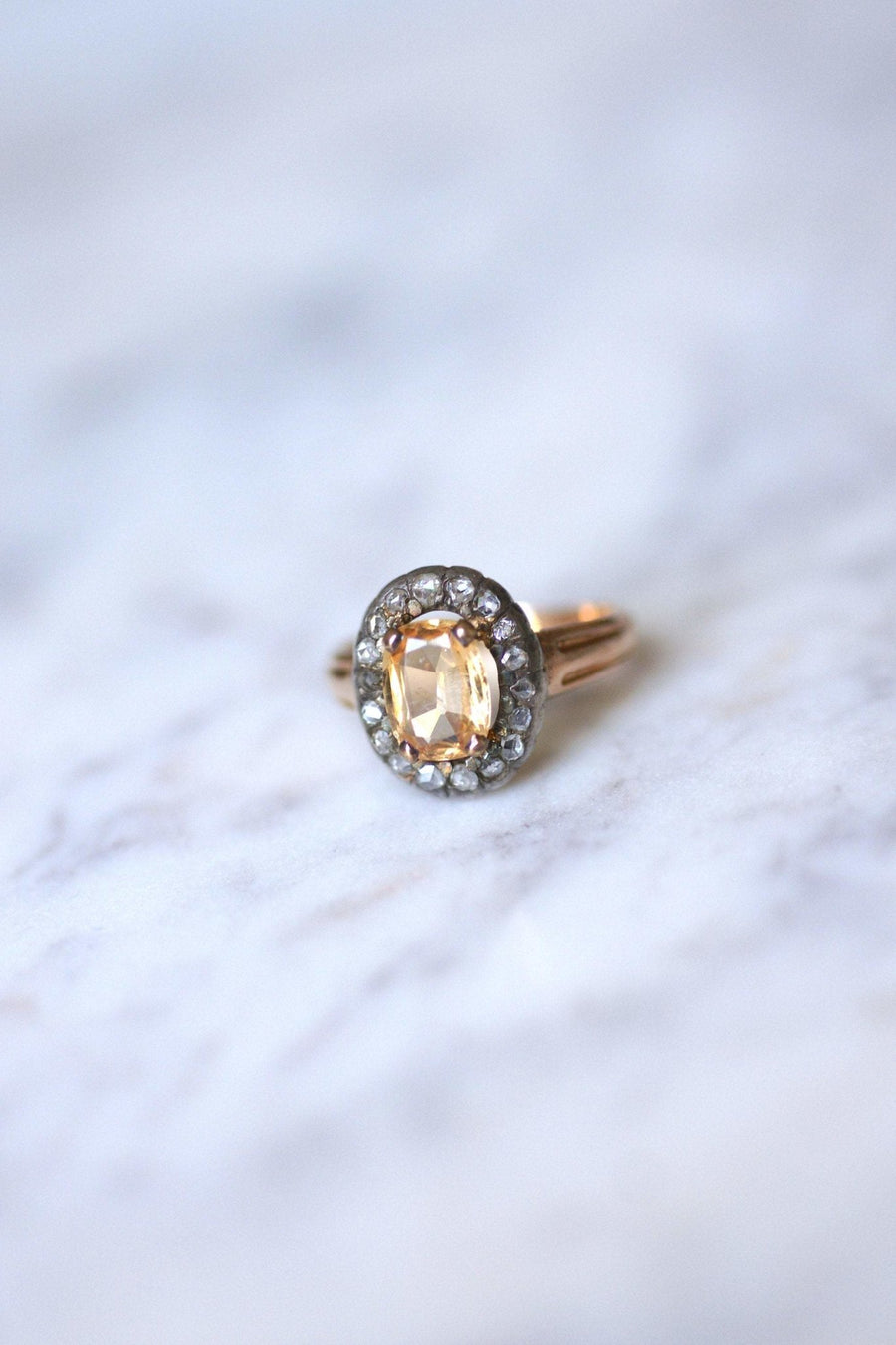 Antique imperial topaz daisy ring surrounded by diamonds - Galerie Pénélope