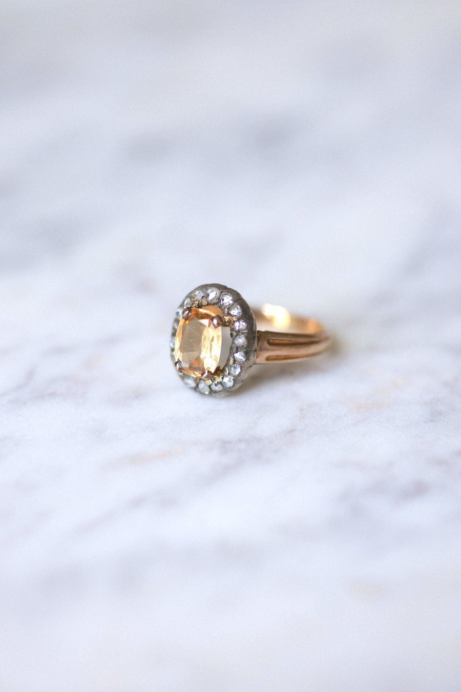 Antique imperial topaz daisy ring surrounded by diamonds - Galerie Pénélope