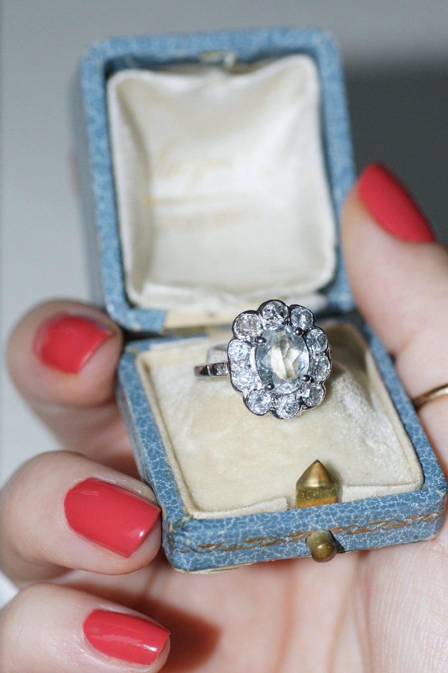 Aquamarine Art Deco daisy ring surrounded by diamonds - Galerie Pénélope