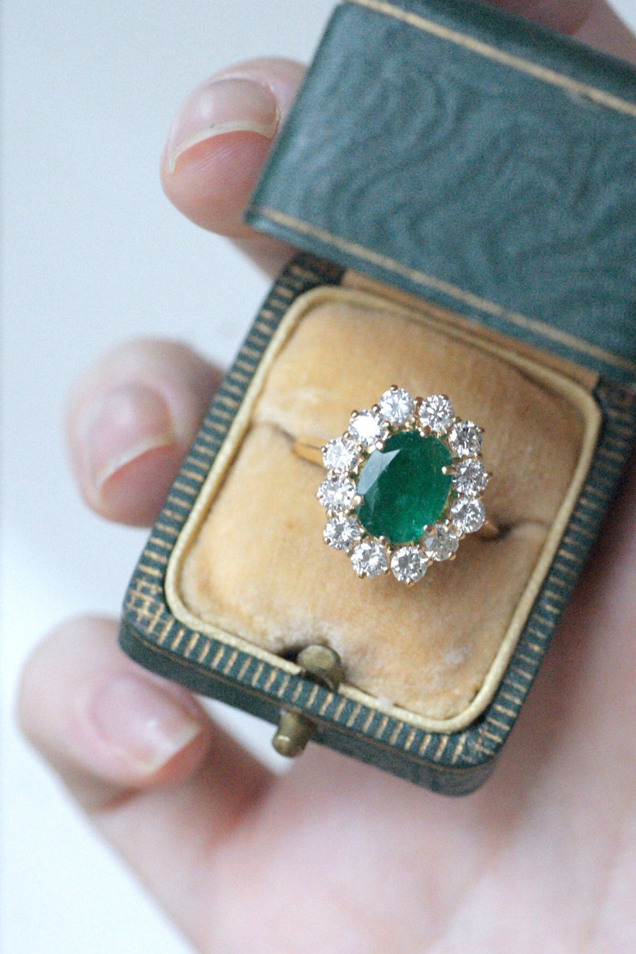 Emerald daisy ring 2.00 Cts and diamonds - Galerie Pénélope