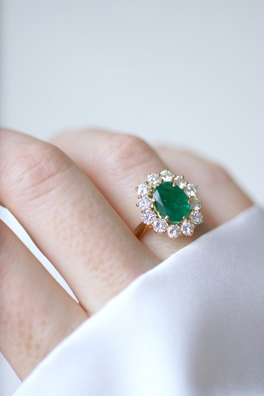 Emerald daisy ring 2.00 Cts and diamonds - Galerie Pénélope