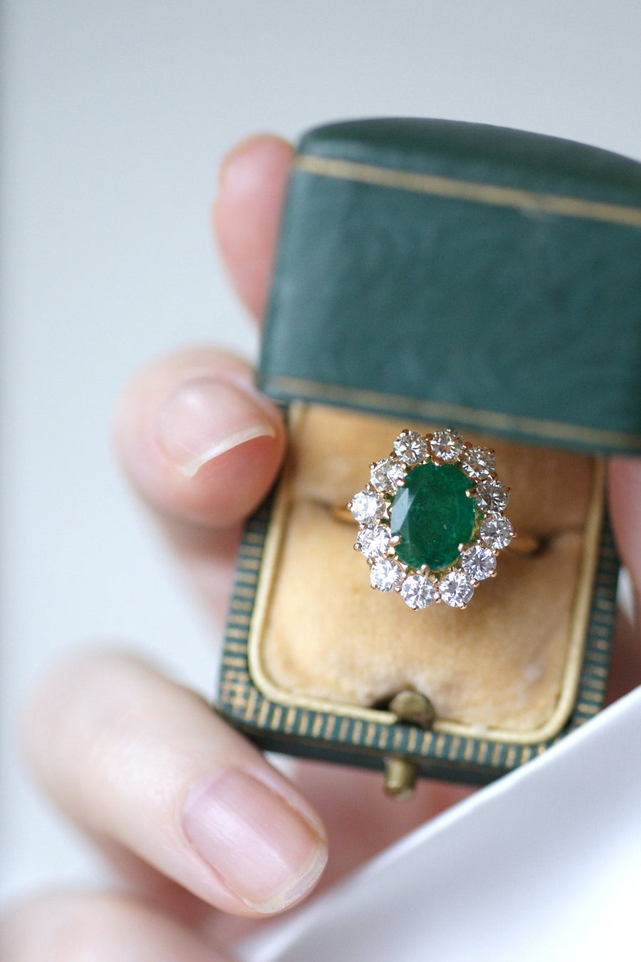 Emerald daisy ring 2.00 Cts and diamonds - Galerie Pénélope