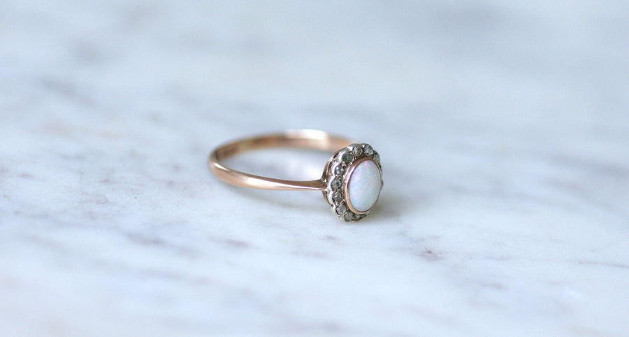 Opal daisy ring surrounded by diamonds - Galerie Pénélope