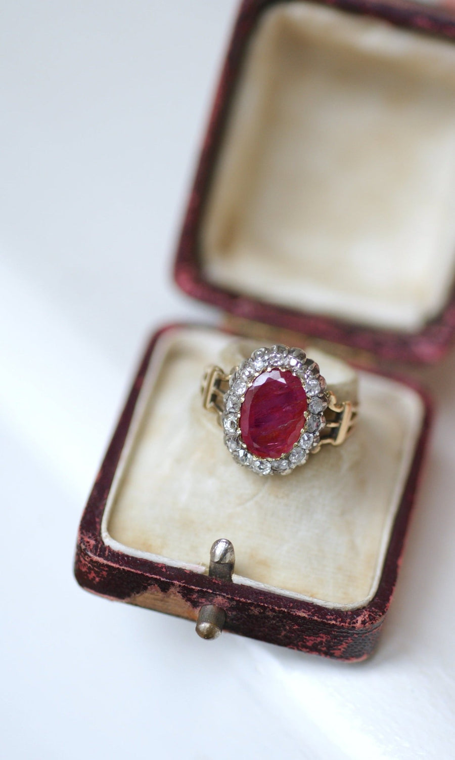 Burmese ruby daisy ring 2.82 Cts diamonds - Galerie Pénélope