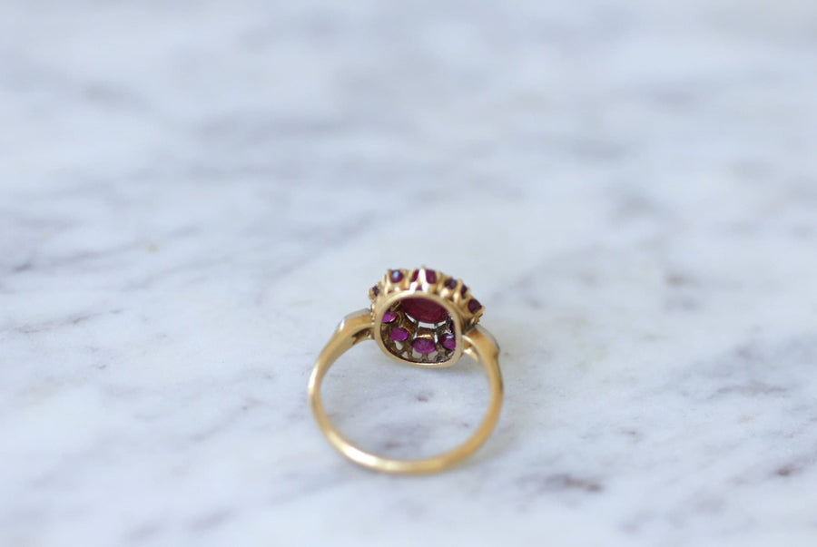 Cabochon ruby and diamond daisy ring - Galerie Pénélope