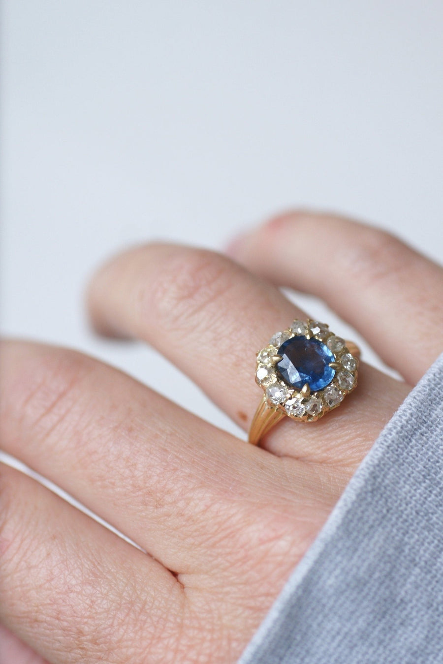 Sapphire daisy ring with diamonds - Penelope Gallery