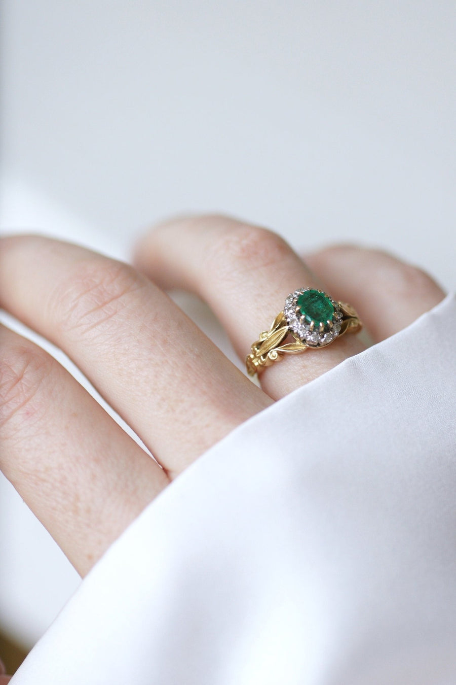 Victorian style emerald diamond daisy ring - Penelope Gallery