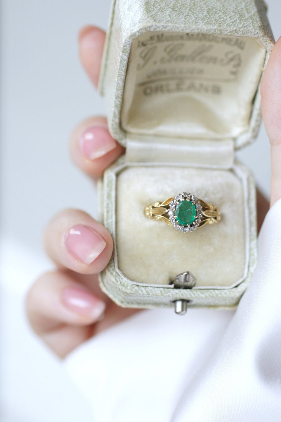 Victorian style emerald diamond daisy ring - Penelope Gallery