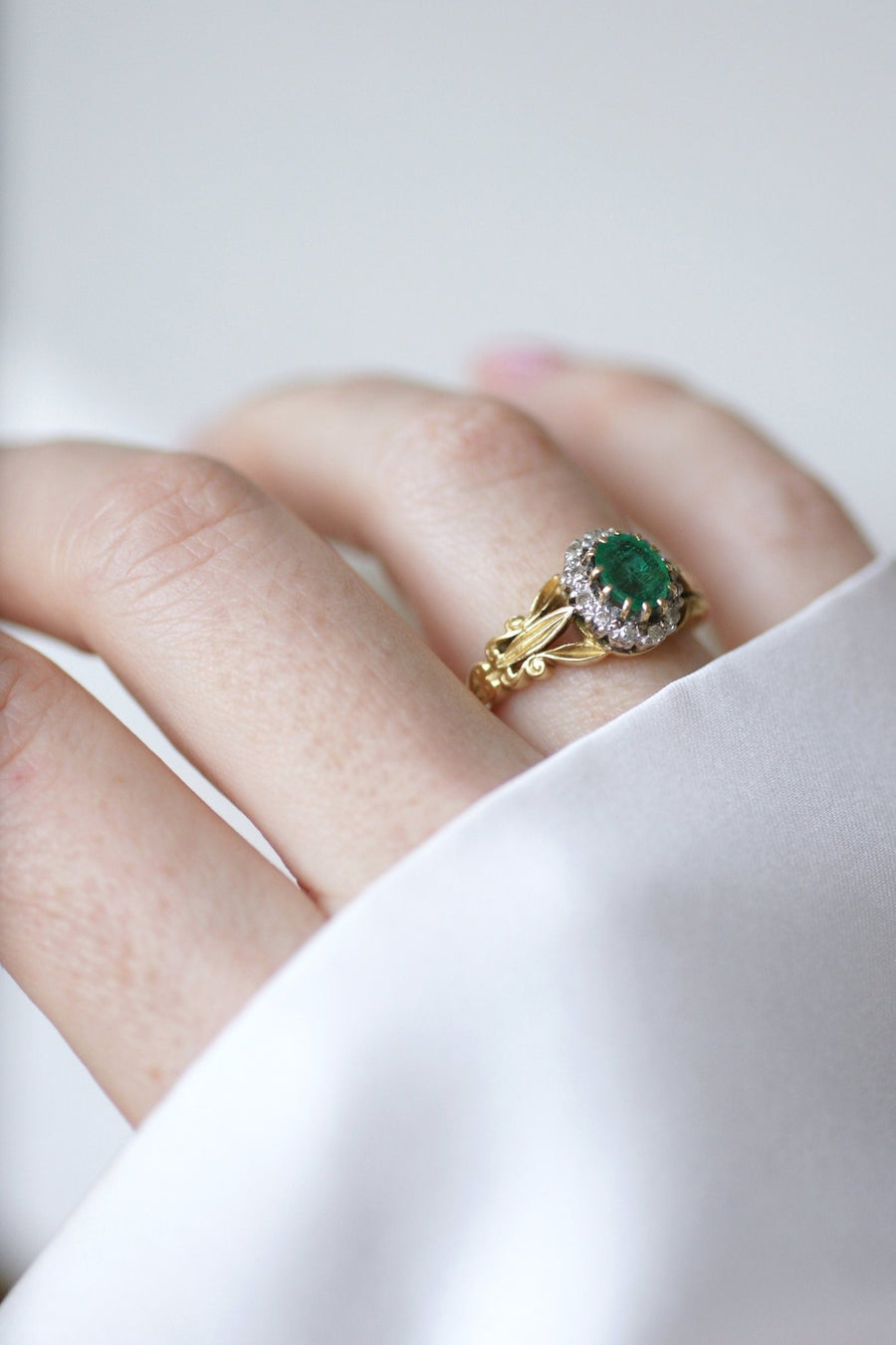 Victorian style emerald diamond daisy ring - Penelope Gallery