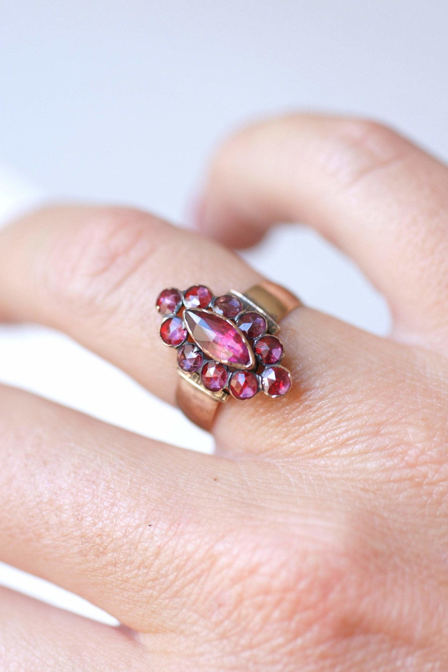 Antique marquise ring in gold and garnets from Perpignan - Galerie Pénélope