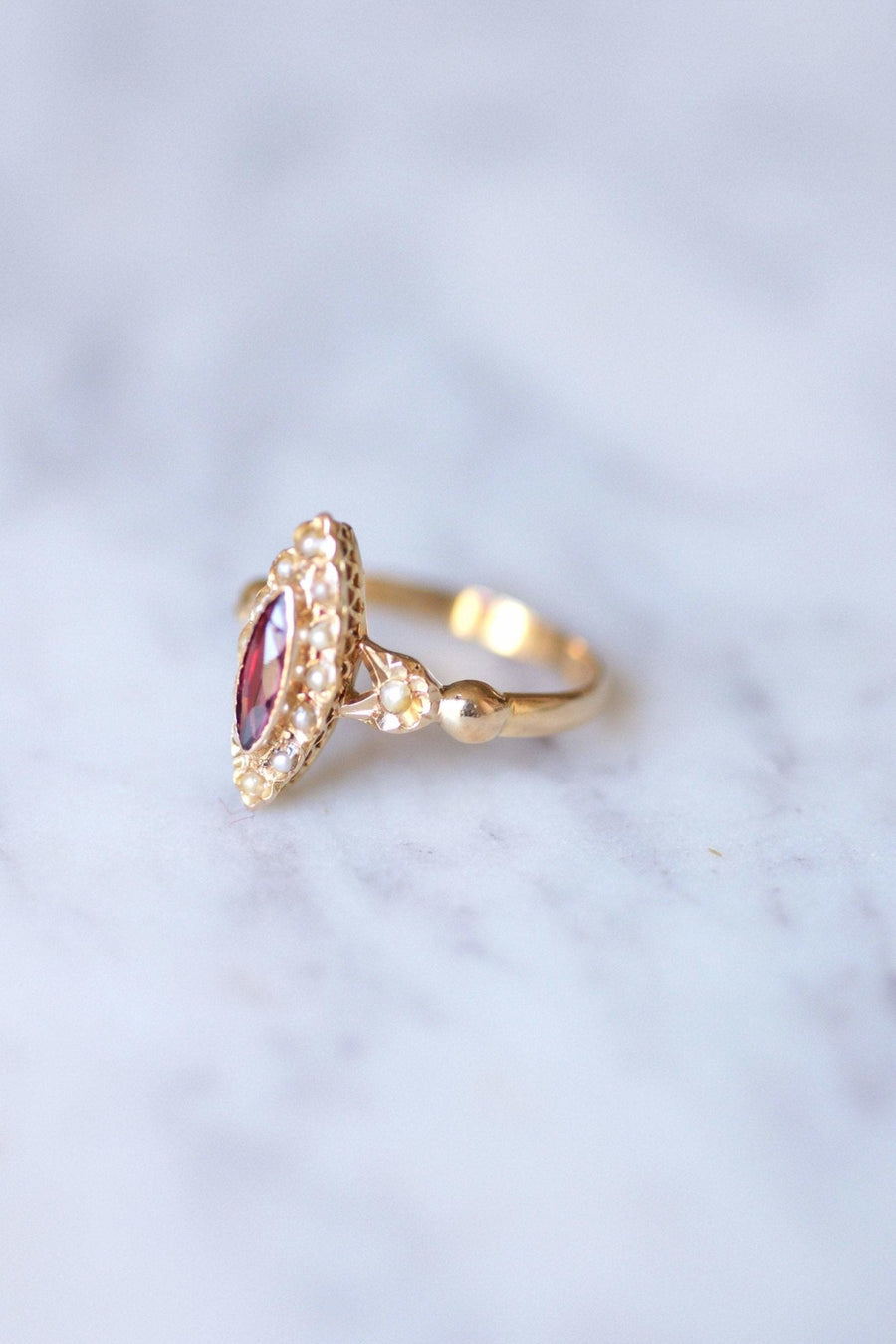 Antique Victorian marquise ring gold, red stone and pearls - Galerie Pénélope