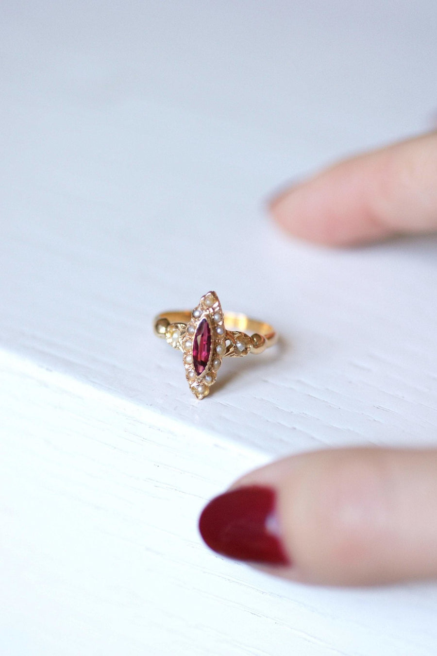 Antique Victorian marquise ring gold, red stone and pearls - Galerie Pénélope