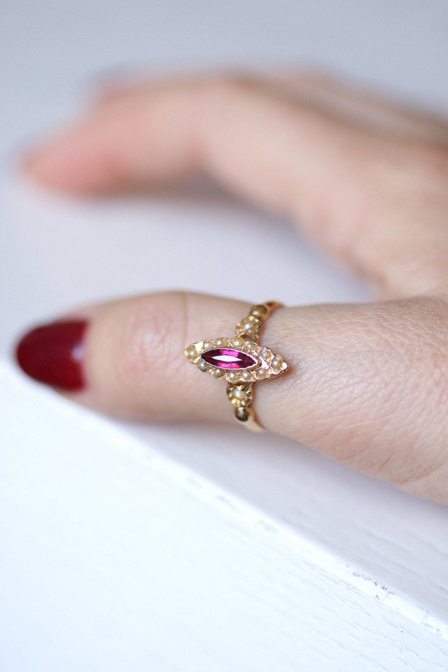 Antique Victorian marquise ring gold, red stone and pearls - Galerie Pénélope