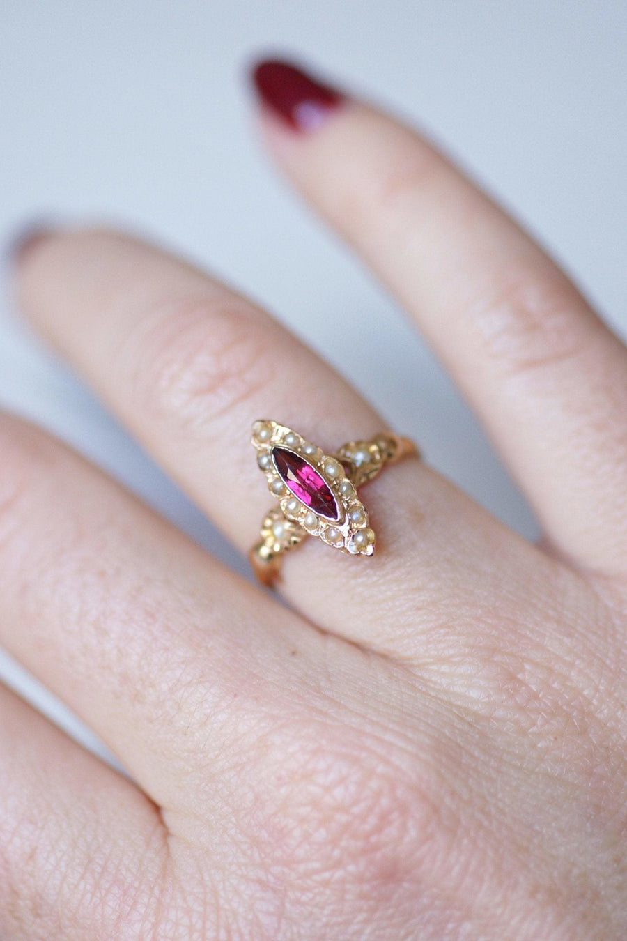 Antique Victorian marquise ring gold, red stone and pearls - Galerie Pénélope