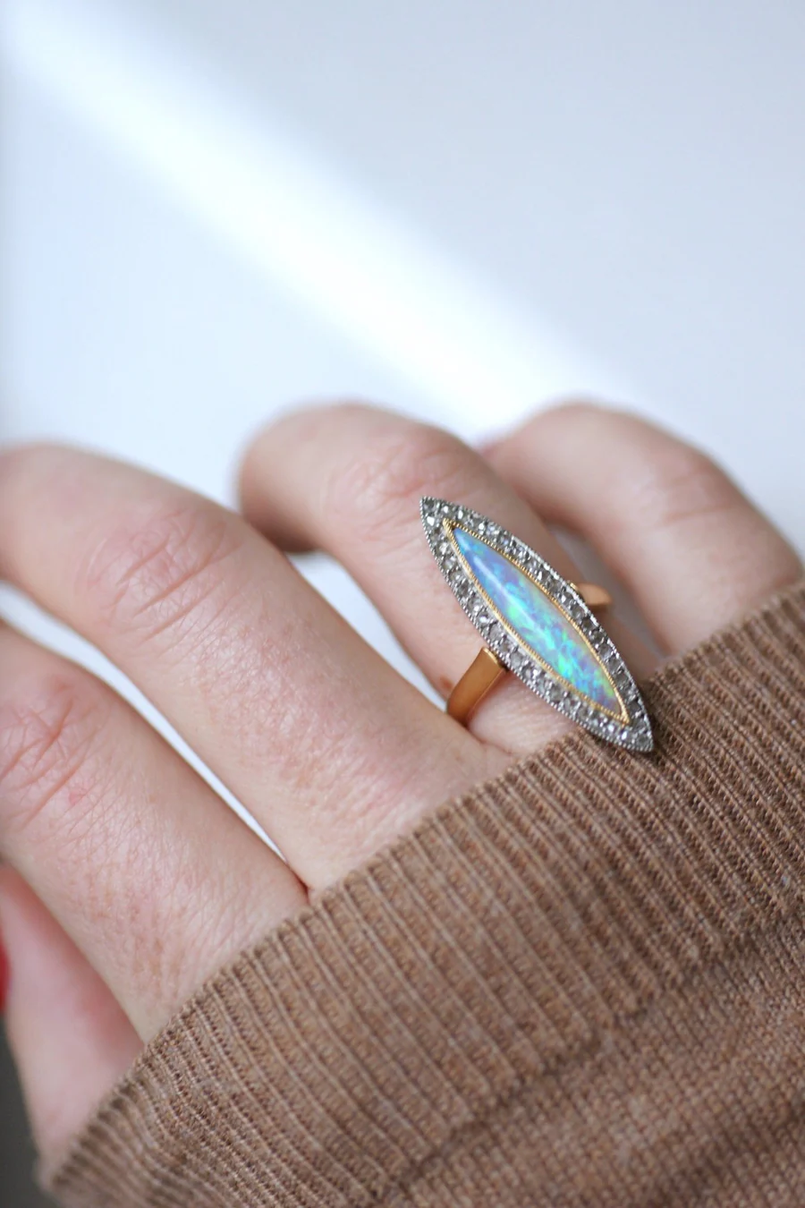 Marquise opal ring surrounded by diamonds - Galerie Pénélope