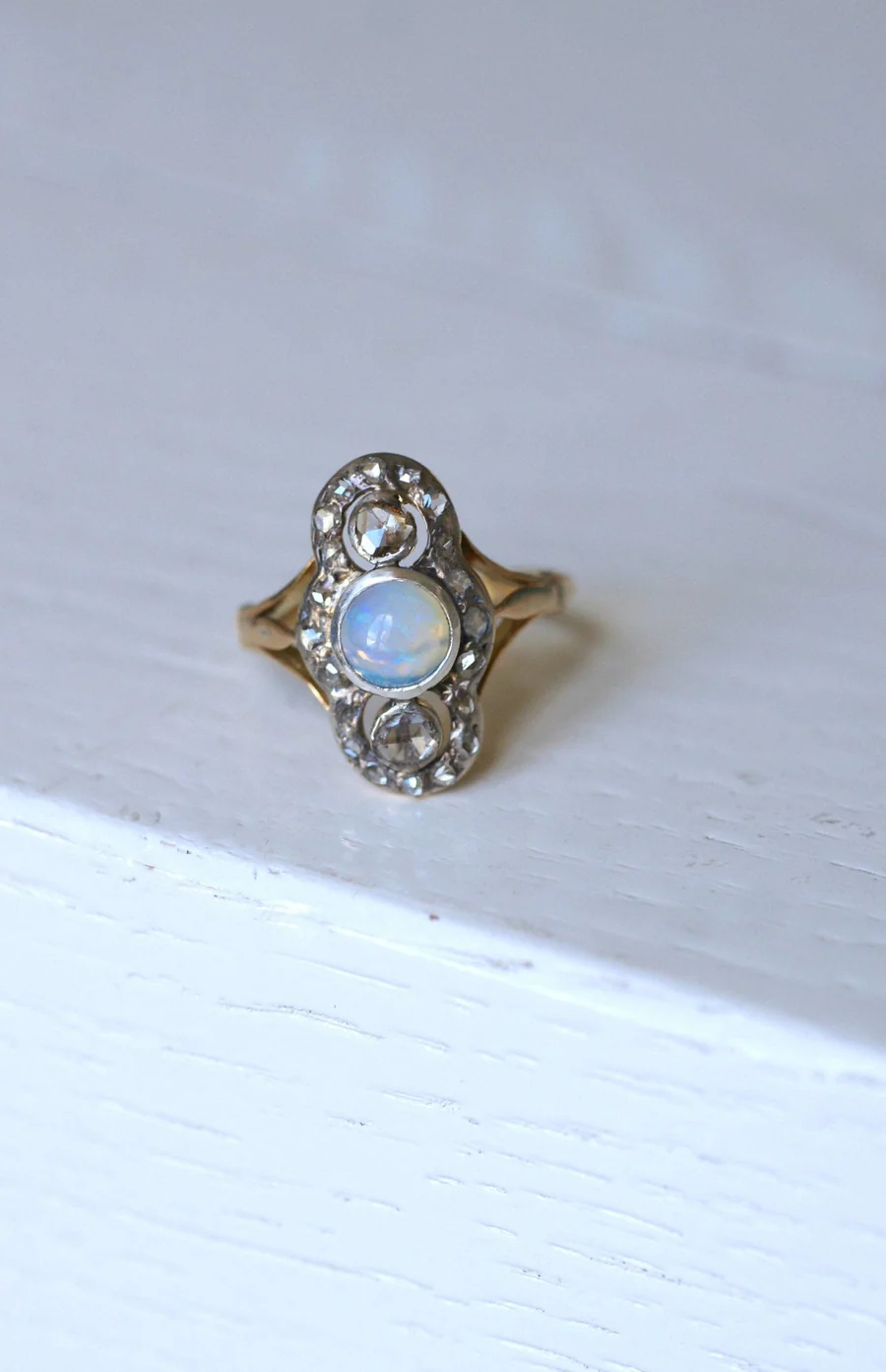 Opal and diamond marquise ring - Galerie Pénélope