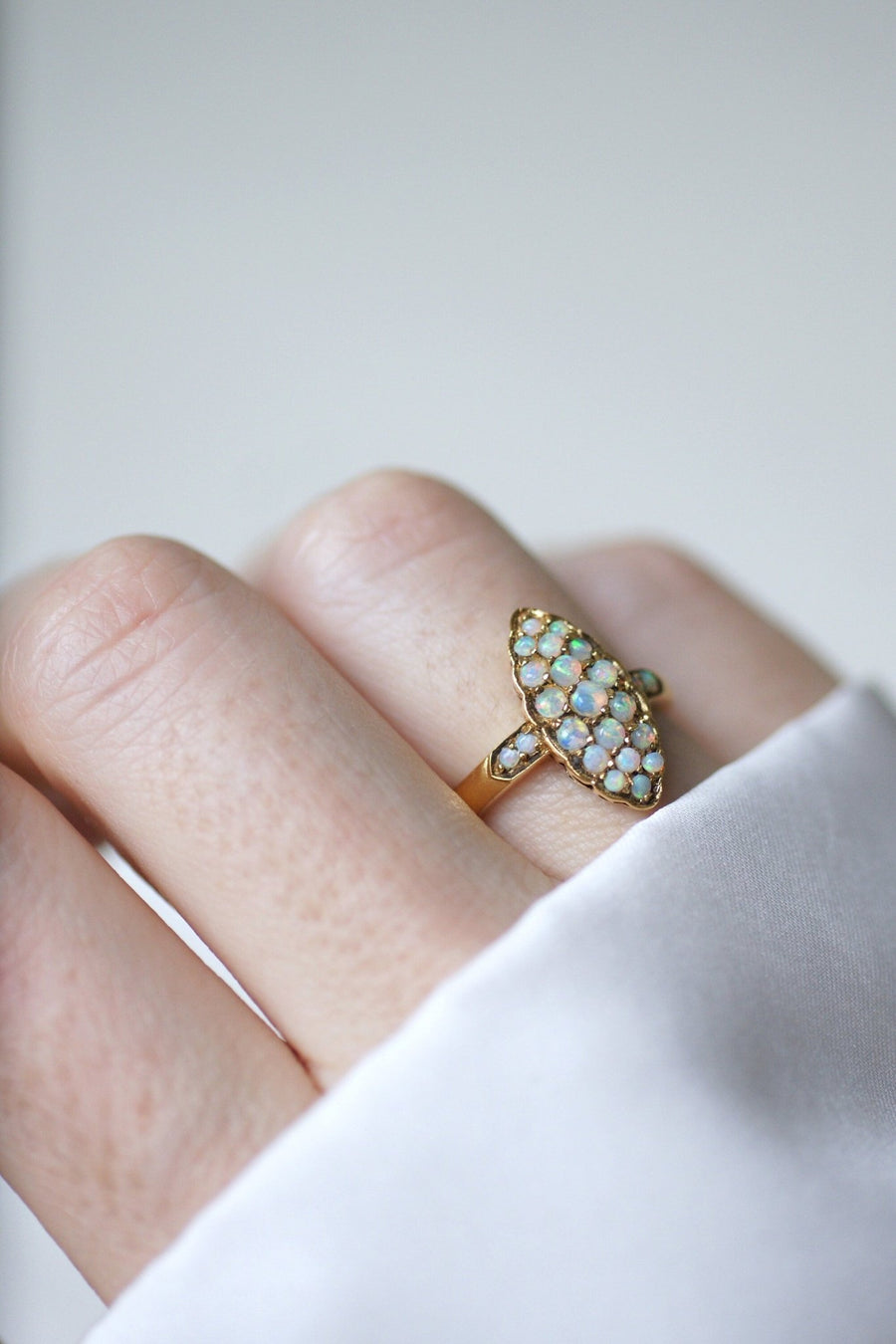 Opals on gold marquise ring - Galerie Pénélope