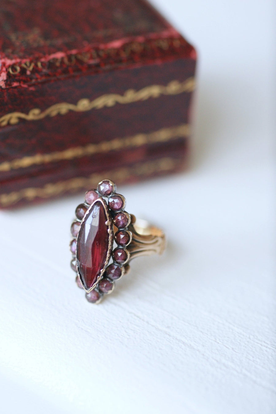 Marquise ring in pink gold with Perpignan garnets - Galerie Pénélope