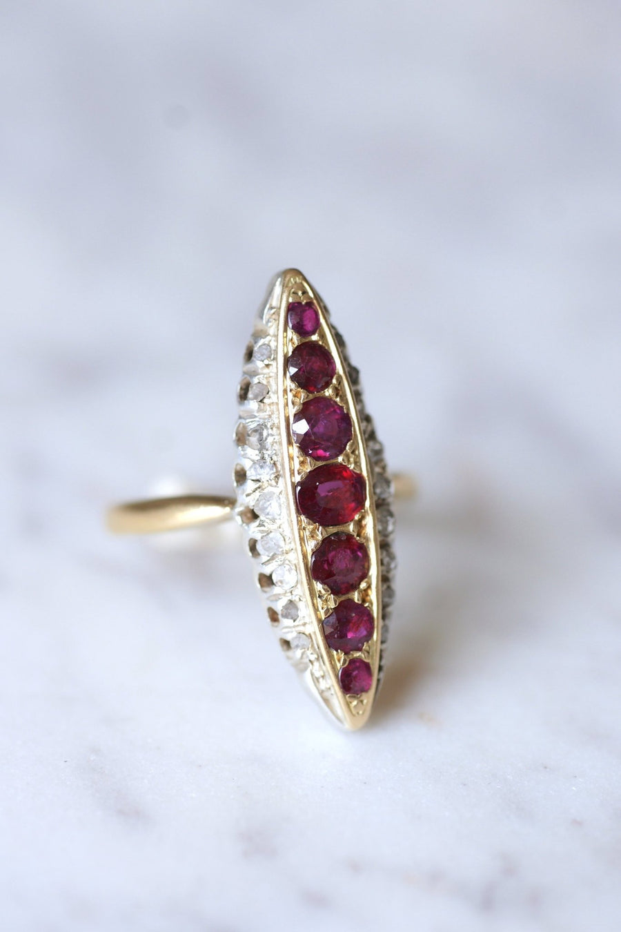 Marquise Victorian ring with diamonds and rubies in gold and silver - Galerie Pénélope