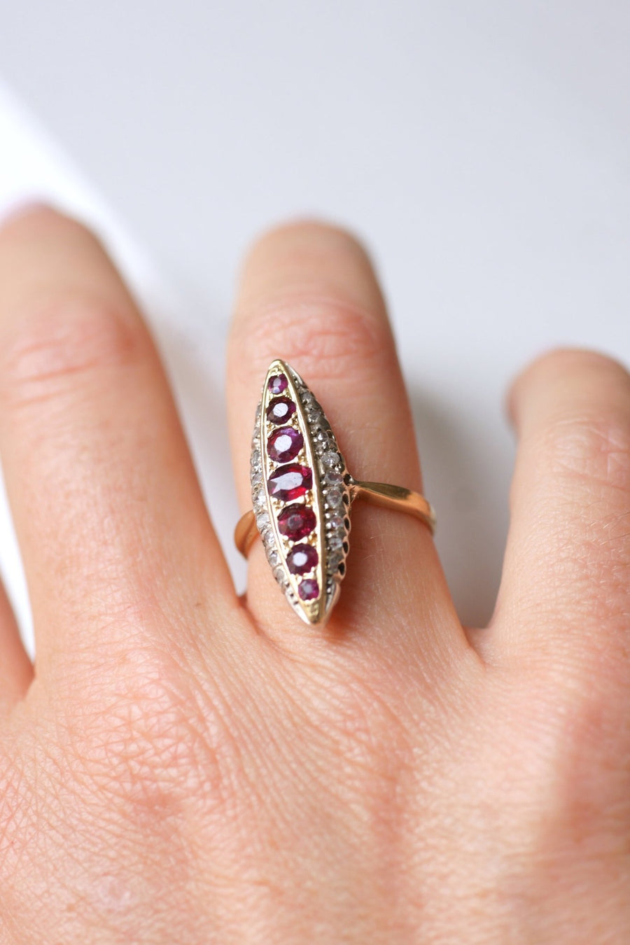 Marquise Victorian ring with diamonds and rubies in gold and silver - Galerie Pénélope