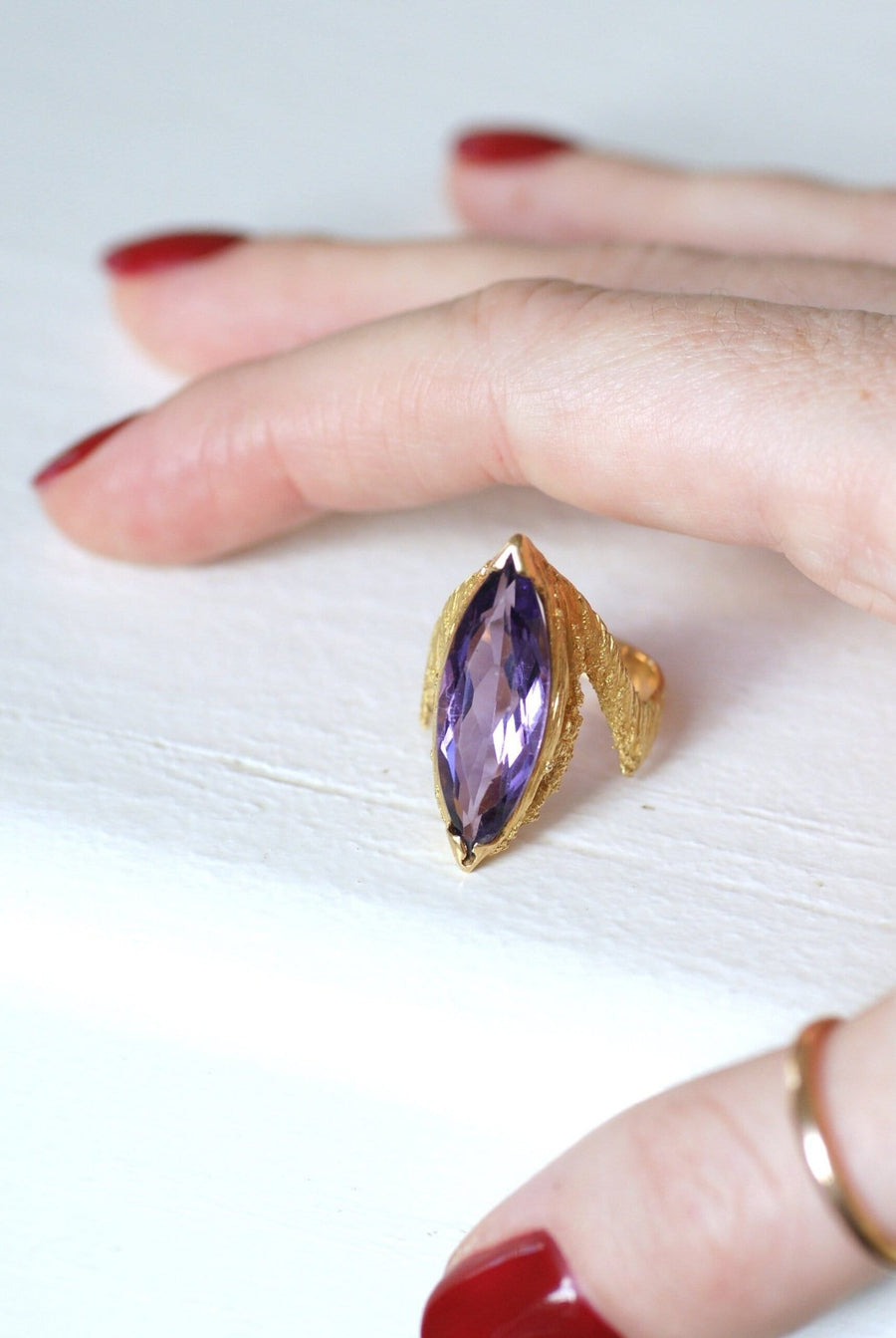 Gold and amethyst ring from the 70s - Galerie Pénélope