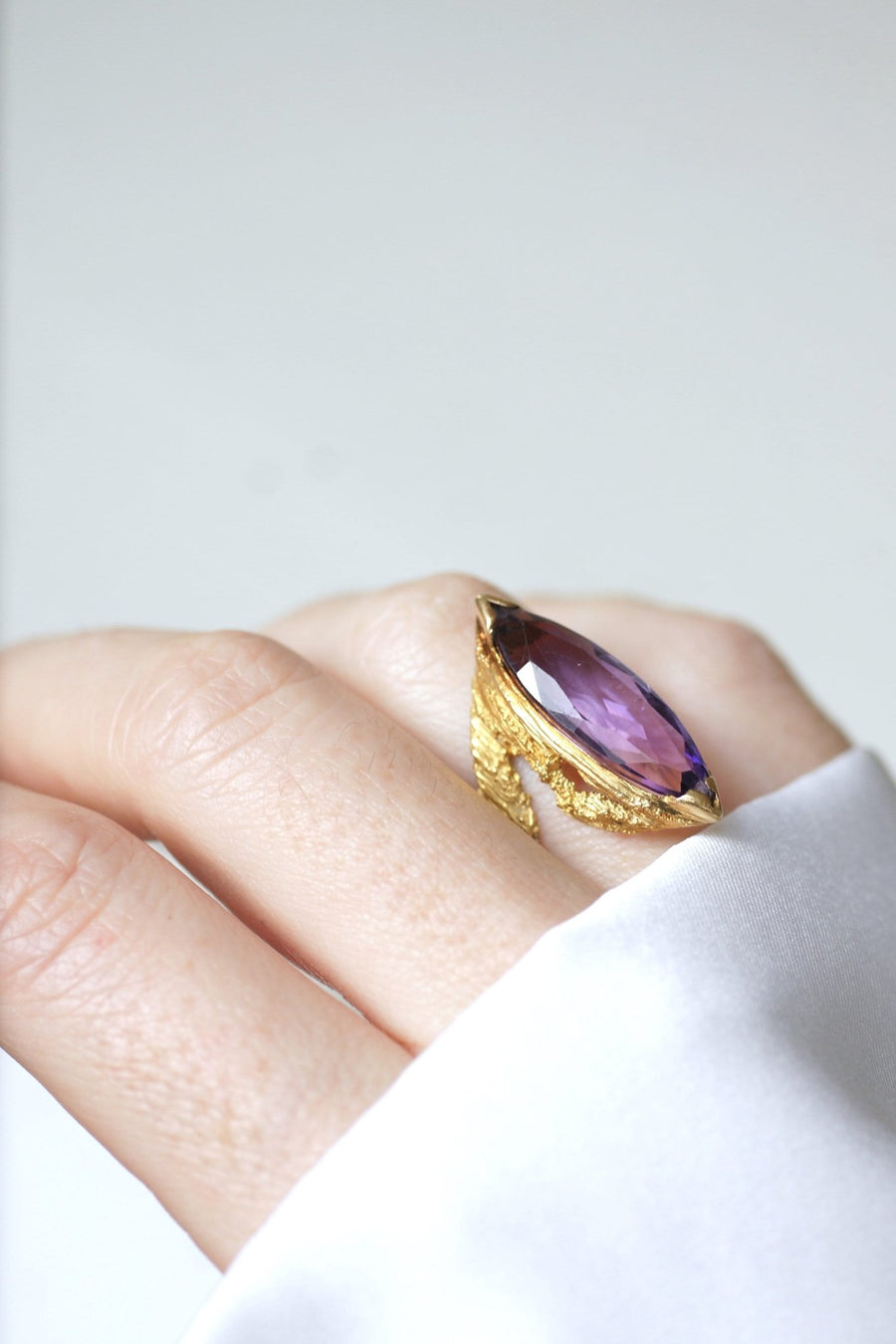 Gold and amethyst ring from the 70s - Galerie Pénélope