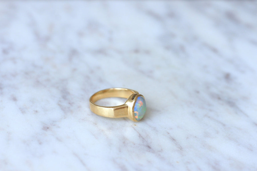 Gold ring and opal cabochon - Penelope Gallery