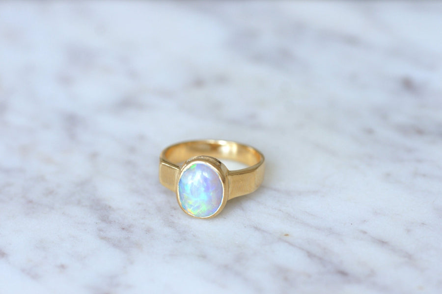 Gold ring and opal cabochon - Penelope Gallery